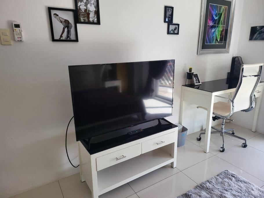 Kandi Tower 3, Premium 1Br With 2Cr & 2 Balcony. Angeles Buitenkant foto